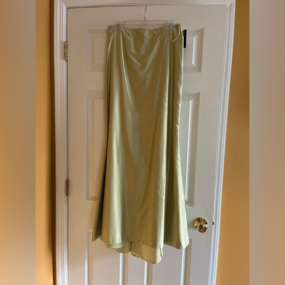 Formal skirt - Picture 1 of 5
